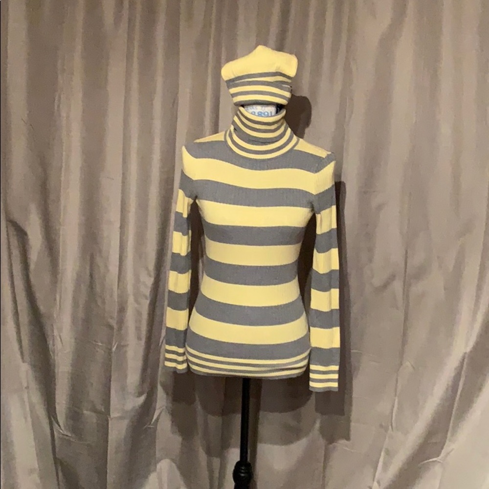 L.e.i turtle 🐢 neck and beanie